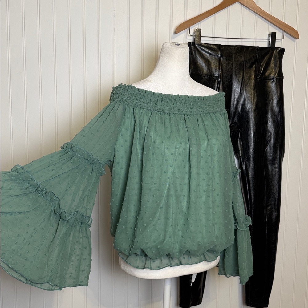 New | Green Off-Shoulder bell sleeve Top